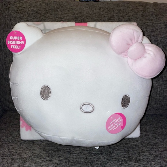 24HR DROP ⬇️ Hello Kitty Throw & Pillow Set (w/ storage) - Picture 3 of 7